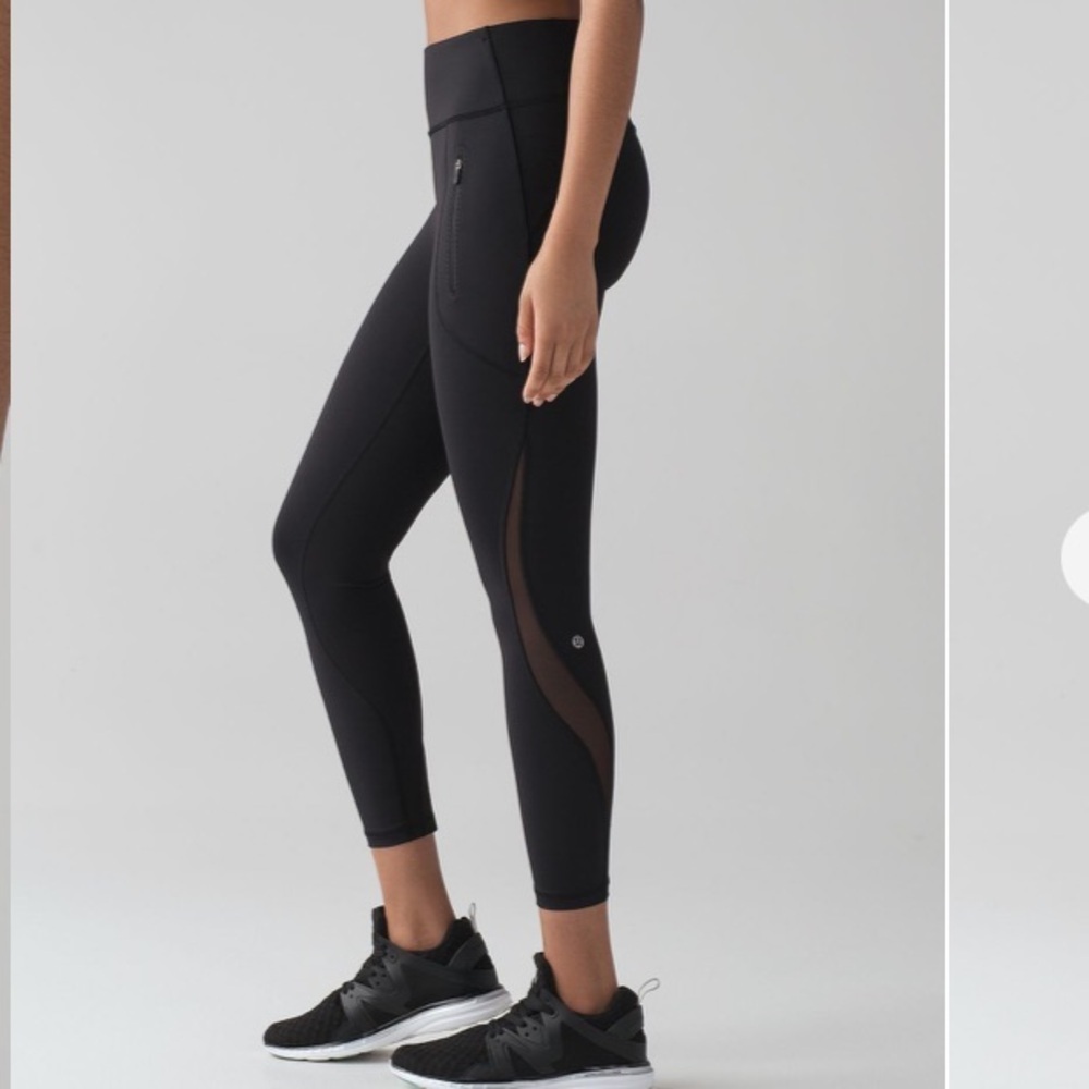 Lululemon Invigorate 7/8 Tight
Black